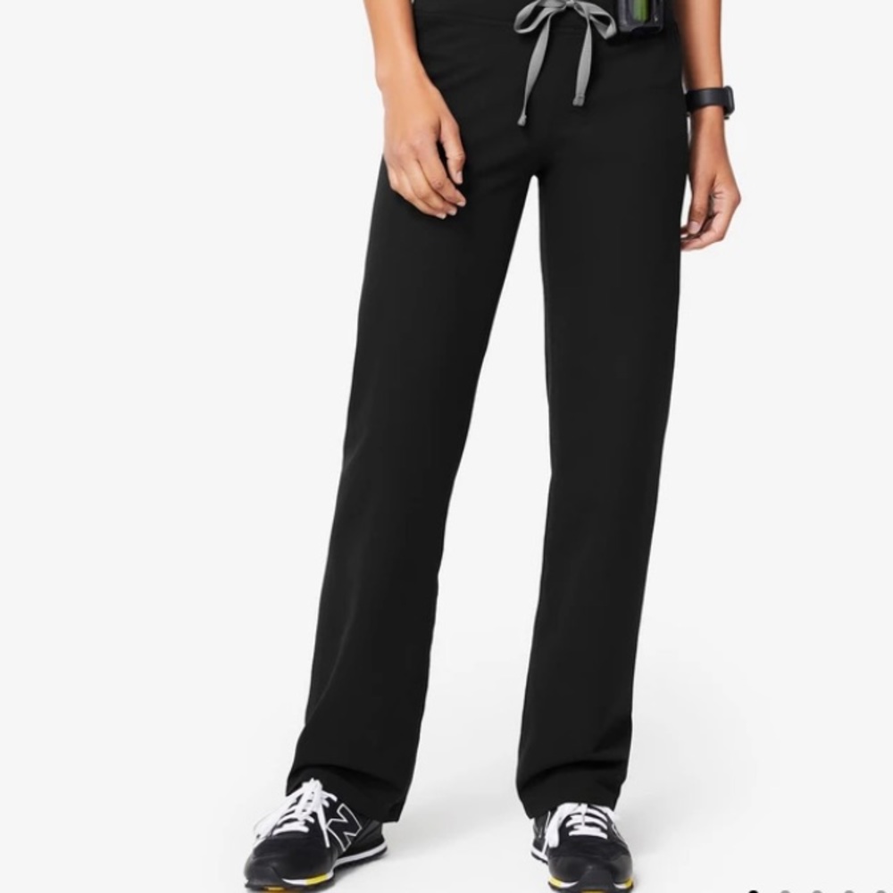 ✨NWT✨ Plus Size FIGS Black Livingston Basic Scrub Pants